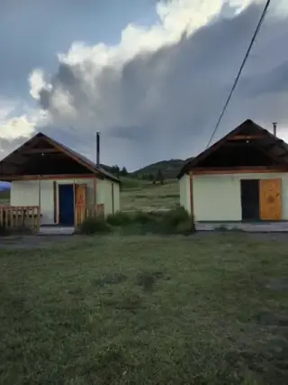Усадьба Сартакпая Курай — Республика Алтай: фото объекта размещения