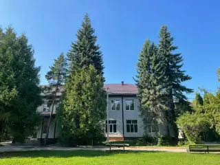 Учебно-оздоровительный комплекс федерального государственного бюджетного образовательного учреждения высшего образования «Национальный исследовательский университет «МЭИ» «Спутник» — Королев: фото объекта размещения