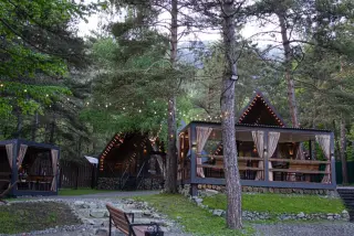 База отдыха Seasons Arkhyz — Карачаево-Черкесская Республика: фото объекта размещения