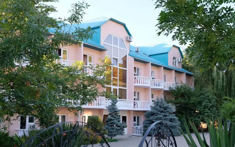Учебно-оздоровительная база Политехник, коттедж — Краснодарский край: фото объекта размещения