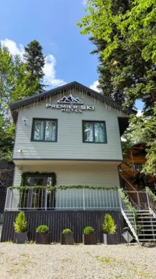 База отдыха "ПРЕМЬЕР - ЛЫЖНЫЙ ОТЕЛЬ" (HOTEL PREMIER SKI") — Карачаево-Черкесская Республика: фото объекта размещения