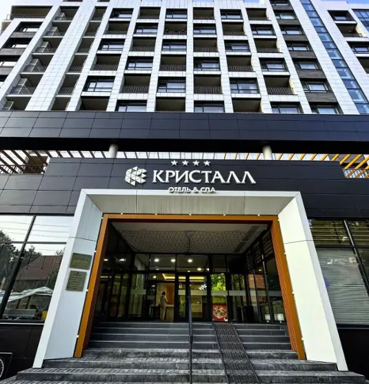 Комплекс апартаментов КРИСТАЛЛ ОТЕЛЬ и СПА — Светлогорск: фото объекта размещения