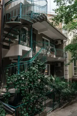 Коттедж "СЕЛЕНА" — Алушта: фото объекта размещения