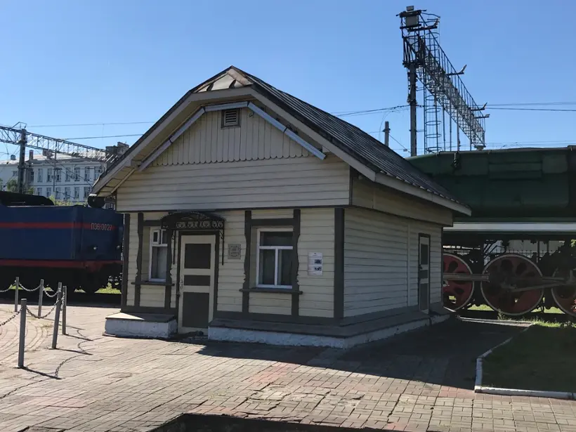Дом размещения работников Здание пункта технического обслуживания вагонов ст. Подмосковная — Москва: фото объекта размещения