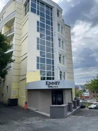 ОТЕЛЬ «Kinney sea view hotel» — Владивосток: фото объекта размещения