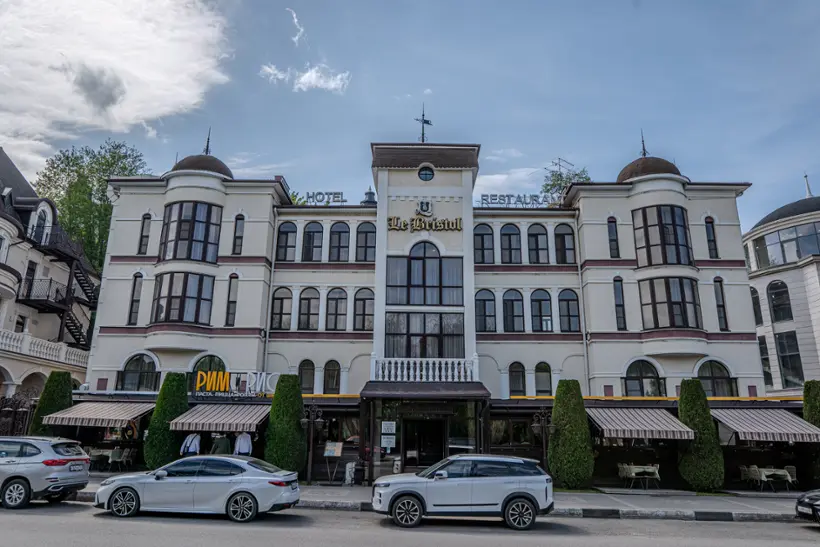 МИРРОС Ле Бристоль Отель Кисловодск 3 — Кисловодск: фото объекта размещения