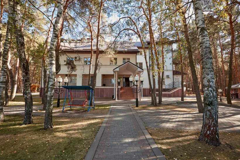 Оскольский электрометаллургический комбинат имени Алексея Алексеевича Угарова Дирекция по социальным вопросам Управление внутренних социальных программ и развития социальных объектов Оздоровительный комплекс База отдыха Вместе парк — Белгородская область: фото объекта размещения
