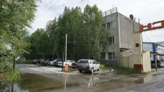 Общежитие "НИЖНЕВАРТОВСКИЙ ЗАВОД ПО РЕМОНТУ АВТОМОБИЛЕЙ" — Нижневартовск: фото объекта размещения