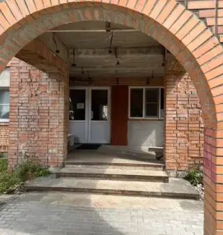 КОРПУС ДЛЯ ВРЕМЕННОГО ПРЕБЫВАНИЯ РАБОТАЮЩИХ ПО ВАХТОВОМУ МЕТОДУ — Кременки: фото объекта размещения