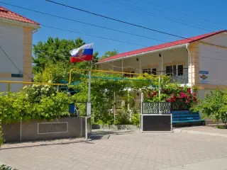 Центр отдыха "Гостевой Дом "У  ДЯДИ  ВАСИ" — Республика Крым: фото объекта размещения