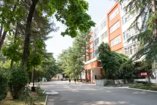 База отдыха родителей с детьми "Радуга" Обособленное подразделение Публичного акционерного общества "Таганрогский авиационный научно-технический комплекс им. Г.М. Бериева" — Краснодарский край: фото объекта размещения