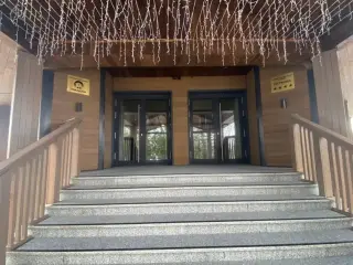 Государственное казенное учреждение  Ямало-Ненецкого автономного округа  «Гостинично-транспортный комплекс «Ямальский» — Салехард: фото объекта размещения