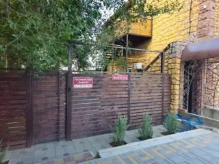 Гостевой дом замок — Элиста: фото объекта размещения