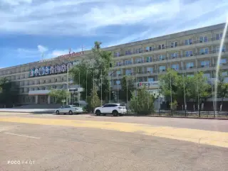 гостиница "Центральная" ГУП "БайконурГрандСервис" — Байконур улица Ленина здание №2: фото объекта размещения
