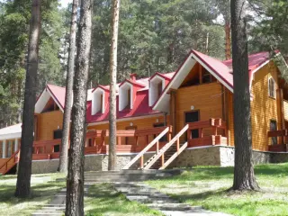Загородный отель «Красный дом»  Центр деловых связей административно хозяйственного центра-структурного подразделения "ВСЖД"-филиала ОАО "РЖД" — Иркутск: фото объекта размещения