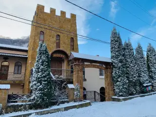 Загородный отель "Медовые водопады" ИП Боташев М.Б. — Карачаево-Черкесская Республика: фото объекта размещения
