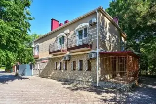 Отель “Грот” — Евпатория: фото объекта размещения
