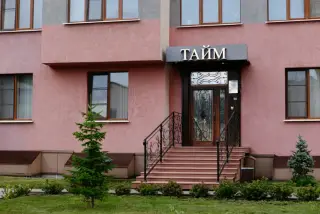 Отель «Тайм» ООО «Роял Пэлэс» — Кемерово: фото объекта размещения