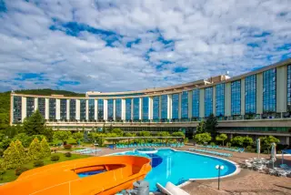 Курортный комплекс "Молния Ямал", главный корпус — Краснодарский край: фото объекта размещения