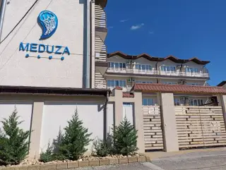 Отель "Meduza Club" — Саки: фото объекта размещения