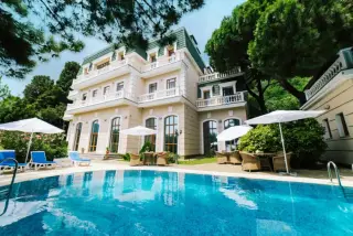 КУРОРТНЫЙ ОТЕЛЬ «ВИЛЛА КАРАСАН» — Алушта: фото объекта размещения