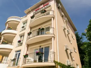 Гостиница «Вилла Ренессанс» — Алушта: фото объекта размещения