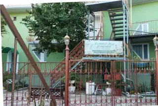 Зеленый дом у маяка — Саки: фото объекта размещения