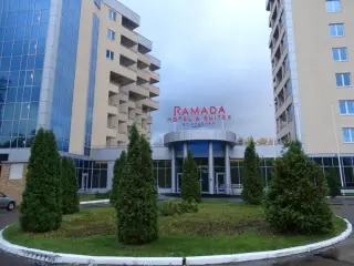 RAMADA HOTEL & SUITES BY WYNDHAM ALABUGA ООО «КУРОРТ» — Елабуга: фото объекта размещения