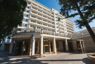 ОТЕЛЬ «RIVIERA SUNRISE RESORT &SPA» (КОРПУС МОДЕРН) — Алушта: фото объекта размещения